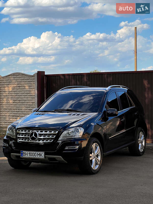 Внедорожник / Кроссовер Mercedes-Benz M-Class 2009 в 
