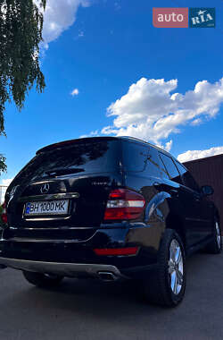 Внедорожник / Кроссовер Mercedes-Benz M-Class 2009 в 