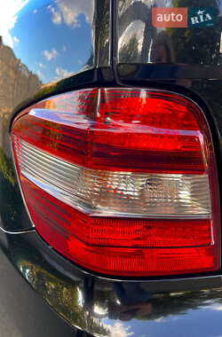 Внедорожник / Кроссовер Mercedes-Benz M-Class 2009 в 