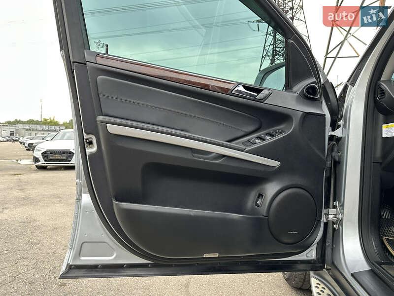 Внедорожник / Кроссовер Mercedes-Benz M-Class 2010 в Харькове