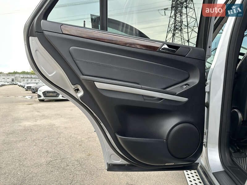 Внедорожник / Кроссовер Mercedes-Benz M-Class 2010 в Харькове
