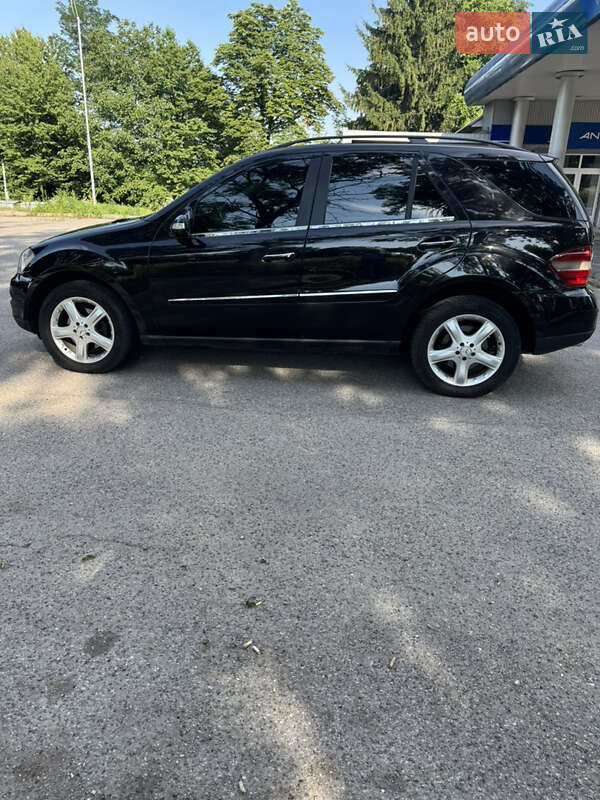 Внедорожник / Кроссовер Mercedes-Benz M-Class 2006 в Черновцах