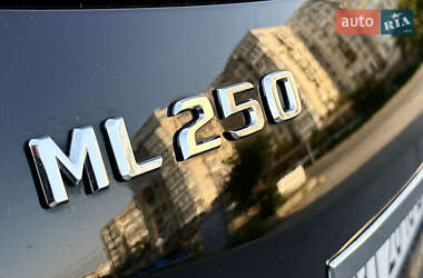 Внедорожник / Кроссовер Mercedes-Benz M-Class 2012 в 