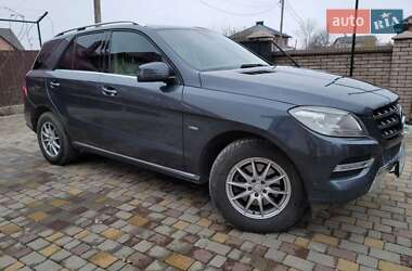 Внедорожник / Кроссовер Mercedes-Benz M-Class 2011 в Черновцах