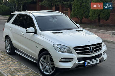 Внедорожник / Кроссовер Mercedes-Benz M-Class 2011 в 