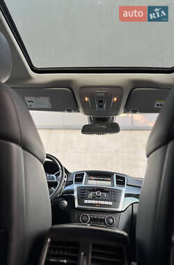 Внедорожник / Кроссовер Mercedes-Benz M-Class 2015 в 