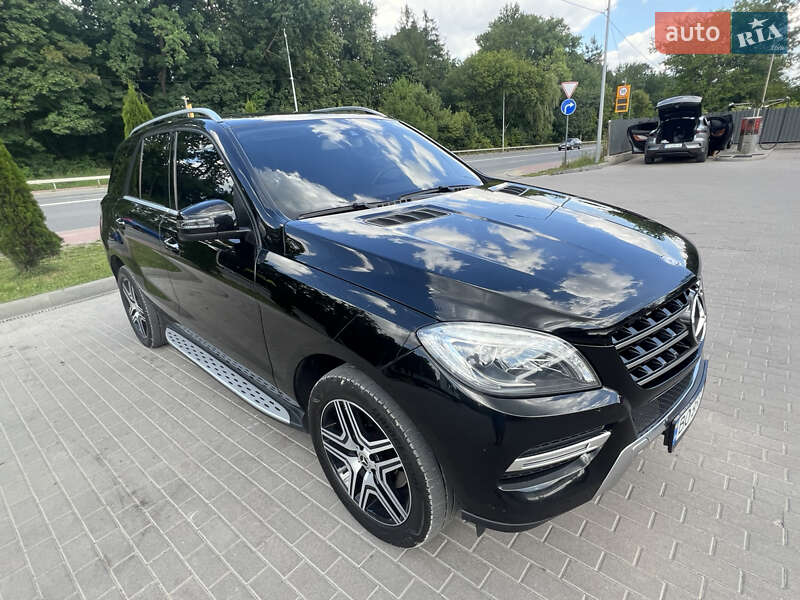 Позашляховик / Кросовер Mercedes-Benz M-Class 2013 в 