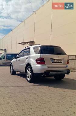 Внедорожник / Кроссовер Mercedes-Benz M-Class 2005 в 