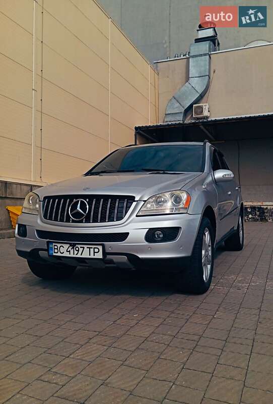 Внедорожник / Кроссовер Mercedes-Benz M-Class 2005 в 