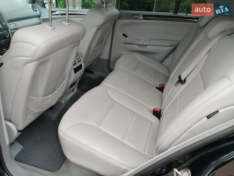 Позашляховик / Кросовер Mercedes-Benz M-Class 2010 в Шостці