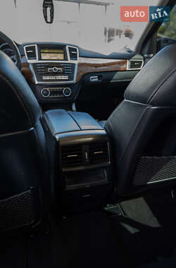 Внедорожник / Кроссовер Mercedes-Benz M-Class 2011 в 