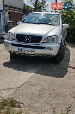 Внедорожник / Кроссовер Mercedes-Benz M-Class 2001 в Вараше