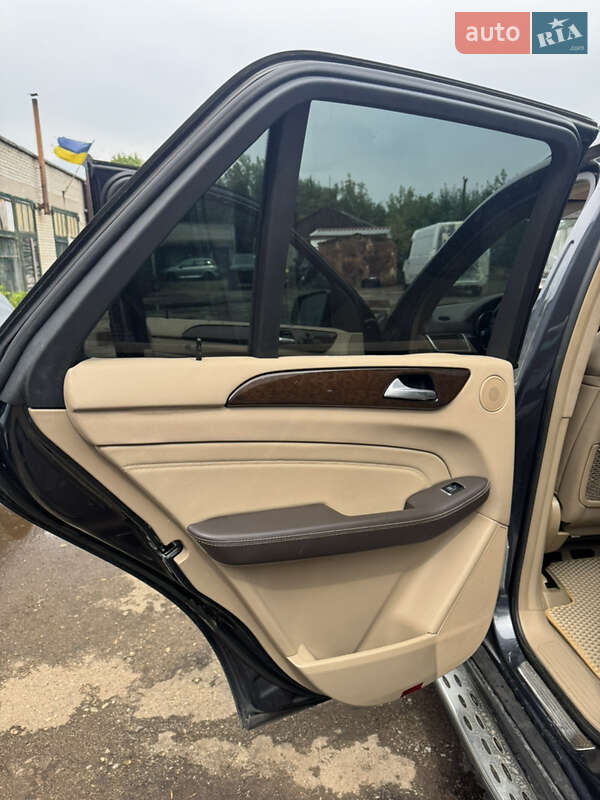Внедорожник / Кроссовер Mercedes-Benz M-Class 2014 в Калуше