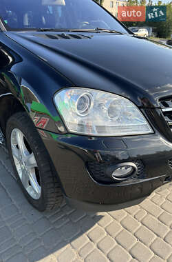 Внедорожник / Кроссовер Mercedes-Benz M-Class 2006 в 