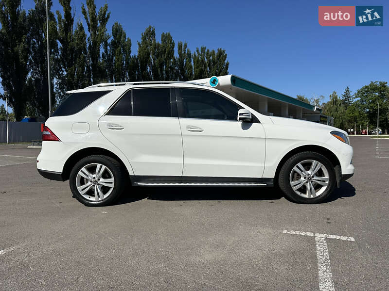 Позашляховик / Кросовер Mercedes-Benz M-Class 2015 в Києві