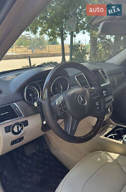 Внедорожник / Кроссовер Mercedes-Benz M-Class 2013 в 