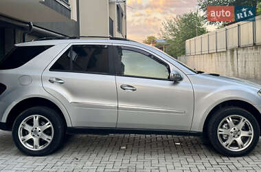 Позашляховик / Кросовер Mercedes-Benz M-Class 2005 в 