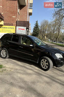 Внедорожник / Кроссовер Mercedes-Benz M-Class 2005 в 