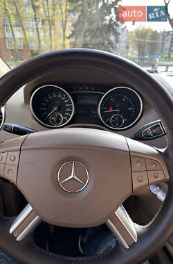 Внедорожник / Кроссовер Mercedes-Benz M-Class 2005 в 