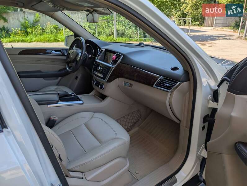 Внедорожник / Кроссовер Mercedes-Benz M-Class 2013 в Тернополе