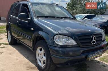 Внедорожник / Кроссовер Mercedes-Benz M-Class 2000 в 
