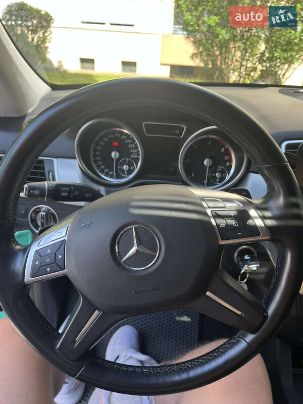 Внедорожник / Кроссовер Mercedes-Benz M-Class 2013 в Звягеле фото 5 Внедорожник / Кроссовер Mercedes-Benz M-Class 2013 в Звягеле