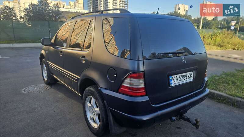 Внедорожник / Кроссовер Mercedes-Benz M-Class 2000 в Киеве
