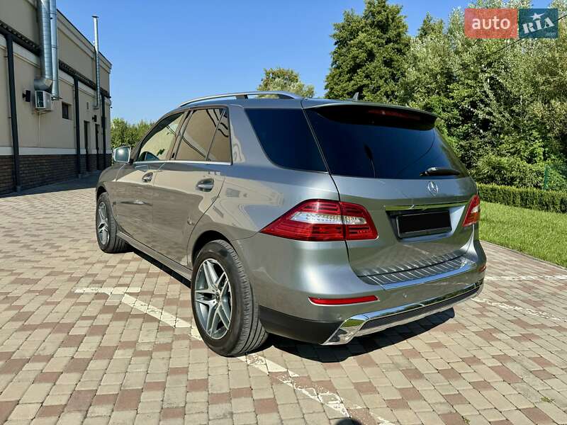 Внедорожник / Кроссовер Mercedes-Benz M-Class 2012 в Черновцах