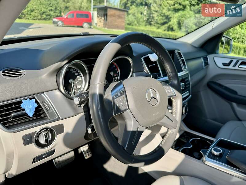 Внедорожник / Кроссовер Mercedes-Benz M-Class 2012 в Черновцах