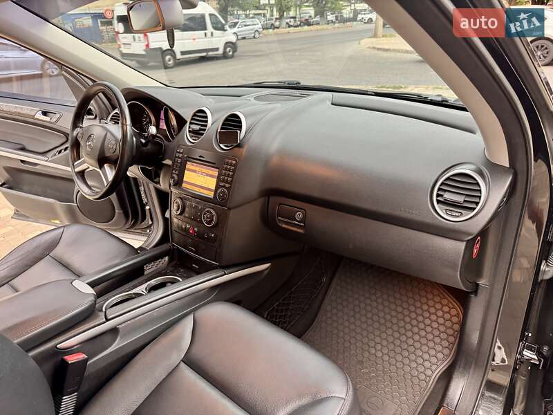 Позашляховик / Кросовер Mercedes-Benz M-Class 2010 в Одесі