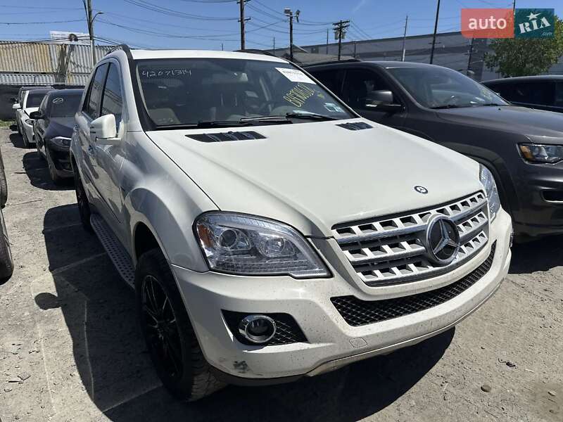Внедорожник / Кроссовер Mercedes-Benz M-Class 2011 в 