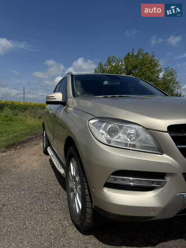 Внедорожник / Кроссовер Mercedes-Benz M-Class 2011 в Конотопе