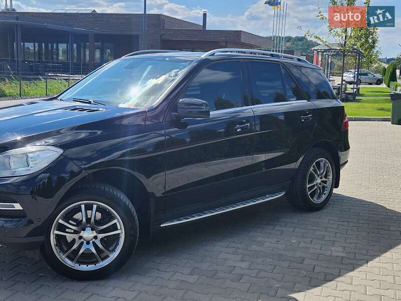 Внедорожник / Кроссовер Mercedes-Benz M-Class 2013 в Киеве