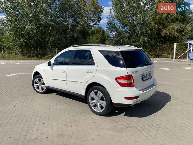 Внедорожник / Кроссовер Mercedes-Benz M-Class 2011 в Сумах