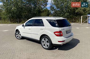 Внедорожник / Кроссовер Mercedes-Benz M-Class 2011 в 