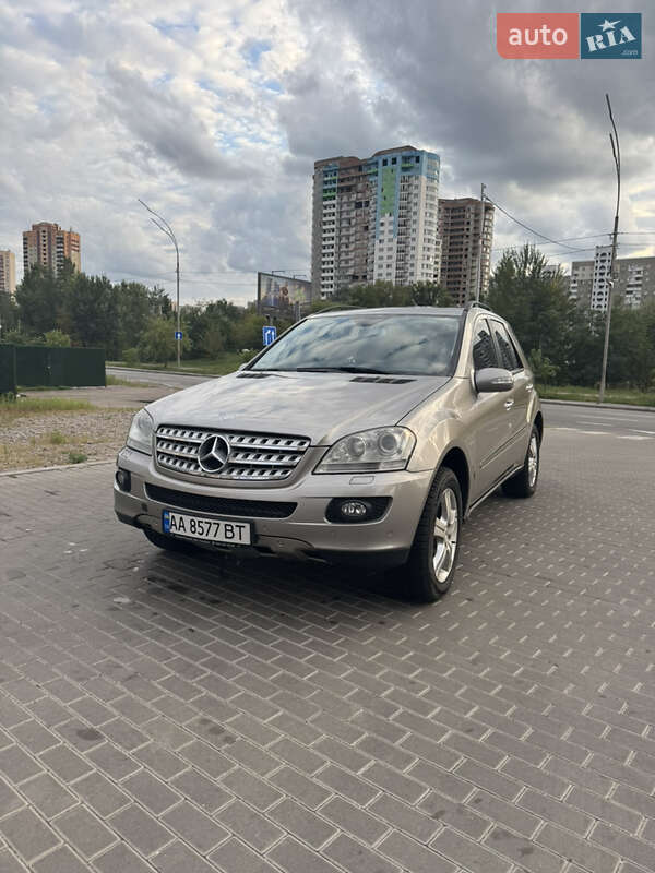 Внедорожник / Кроссовер Mercedes-Benz M-Class 2006 в 