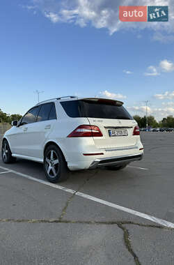 Внедорожник / Кроссовер Mercedes-Benz M-Class 2013 в 