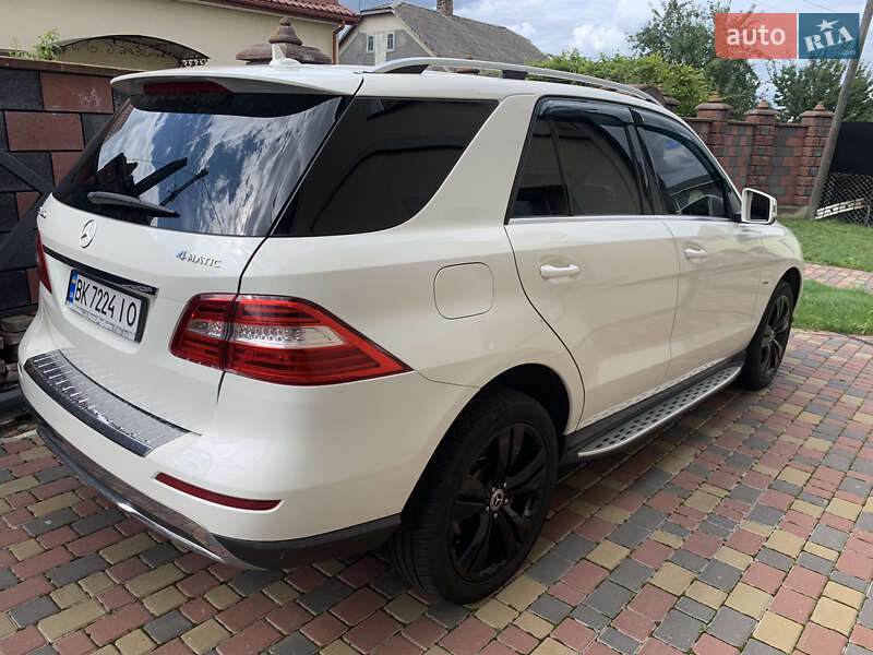 Внедорожник / Кроссовер Mercedes-Benz M-Class 2012 в Ровно