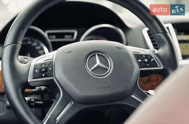 Позашляховик / Кросовер Mercedes-Benz M-Class 2012 в 