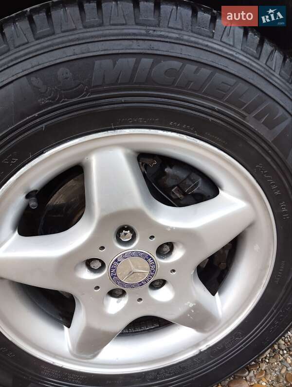 Внедорожник / Кроссовер Mercedes-Benz M-Class 2001 в Заставной