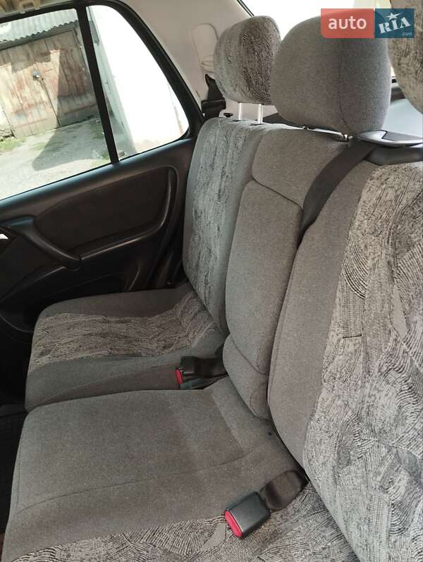 Внедорожник / Кроссовер Mercedes-Benz M-Class 2001 в Заставной