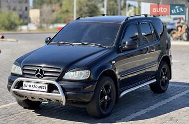 Внедорожник / Кроссовер Mercedes-Benz M-Class 1999 в 