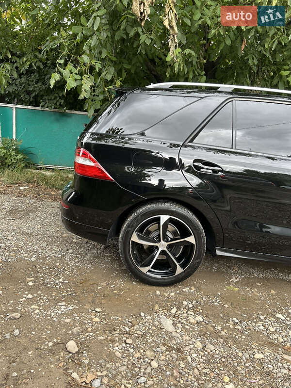 Внедорожник / Кроссовер Mercedes-Benz M-Class 2014 в Черновцах