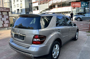 Внедорожник / Кроссовер Mercedes-Benz M-Class 2006 в 