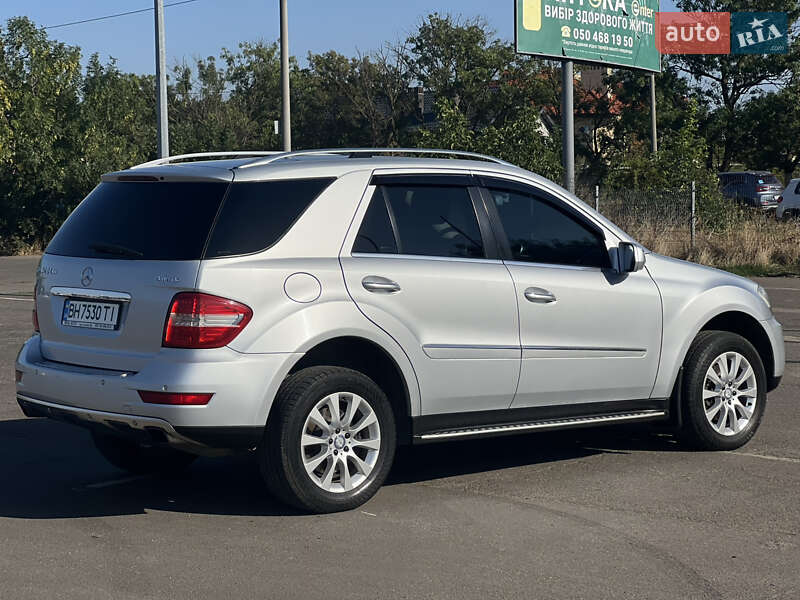 Внедорожник / Кроссовер Mercedes-Benz M-Class 2009 в Одессе