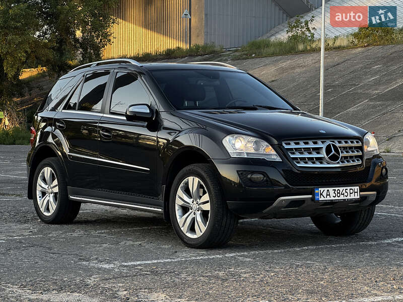 Внедорожник / Кроссовер Mercedes-Benz M-Class 2010 в Киеве