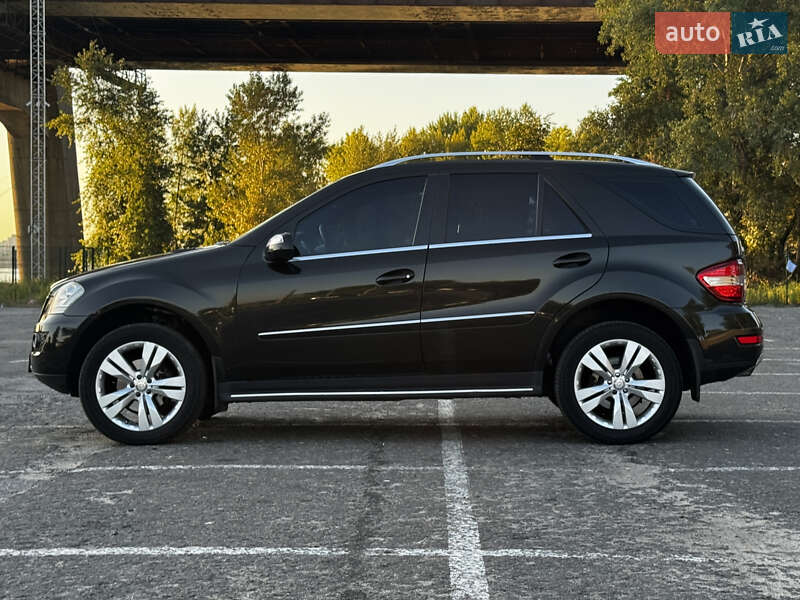 Внедорожник / Кроссовер Mercedes-Benz M-Class 2010 в Киеве