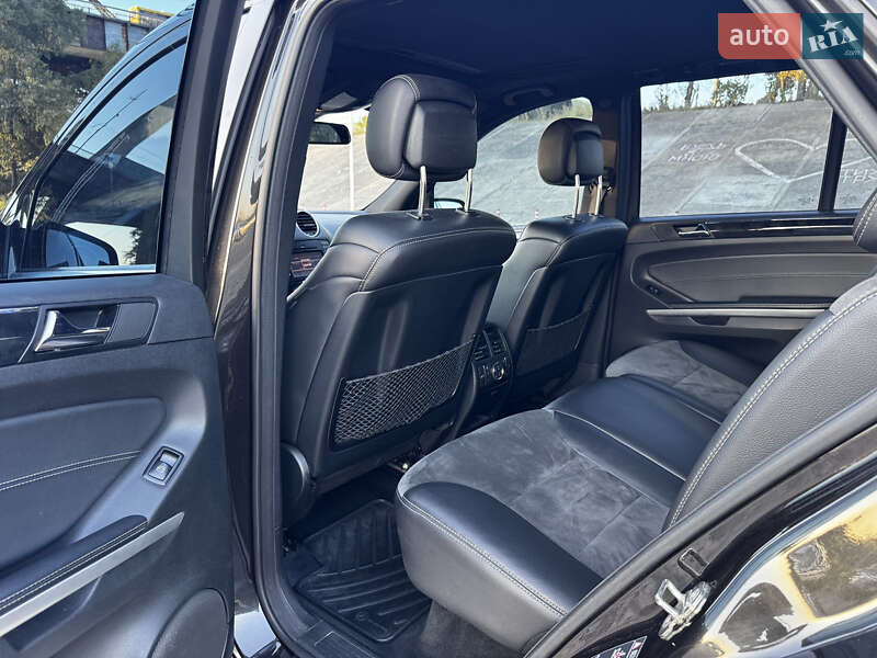 Внедорожник / Кроссовер Mercedes-Benz M-Class 2010 в Киеве