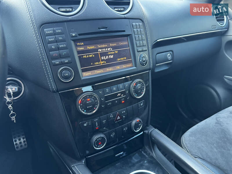 Внедорожник / Кроссовер Mercedes-Benz M-Class 2010 в Киеве