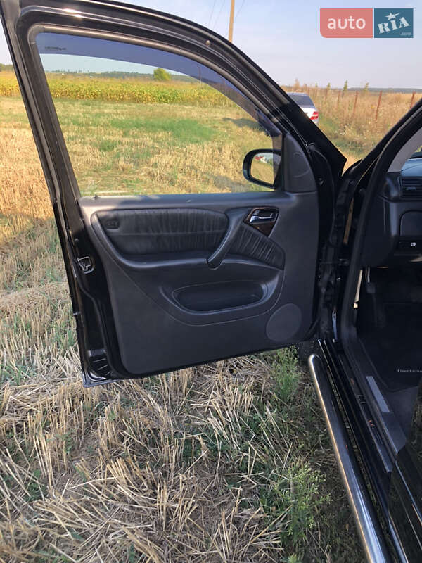 Внедорожник / Кроссовер Mercedes-Benz M-Class 2004 в Луцке